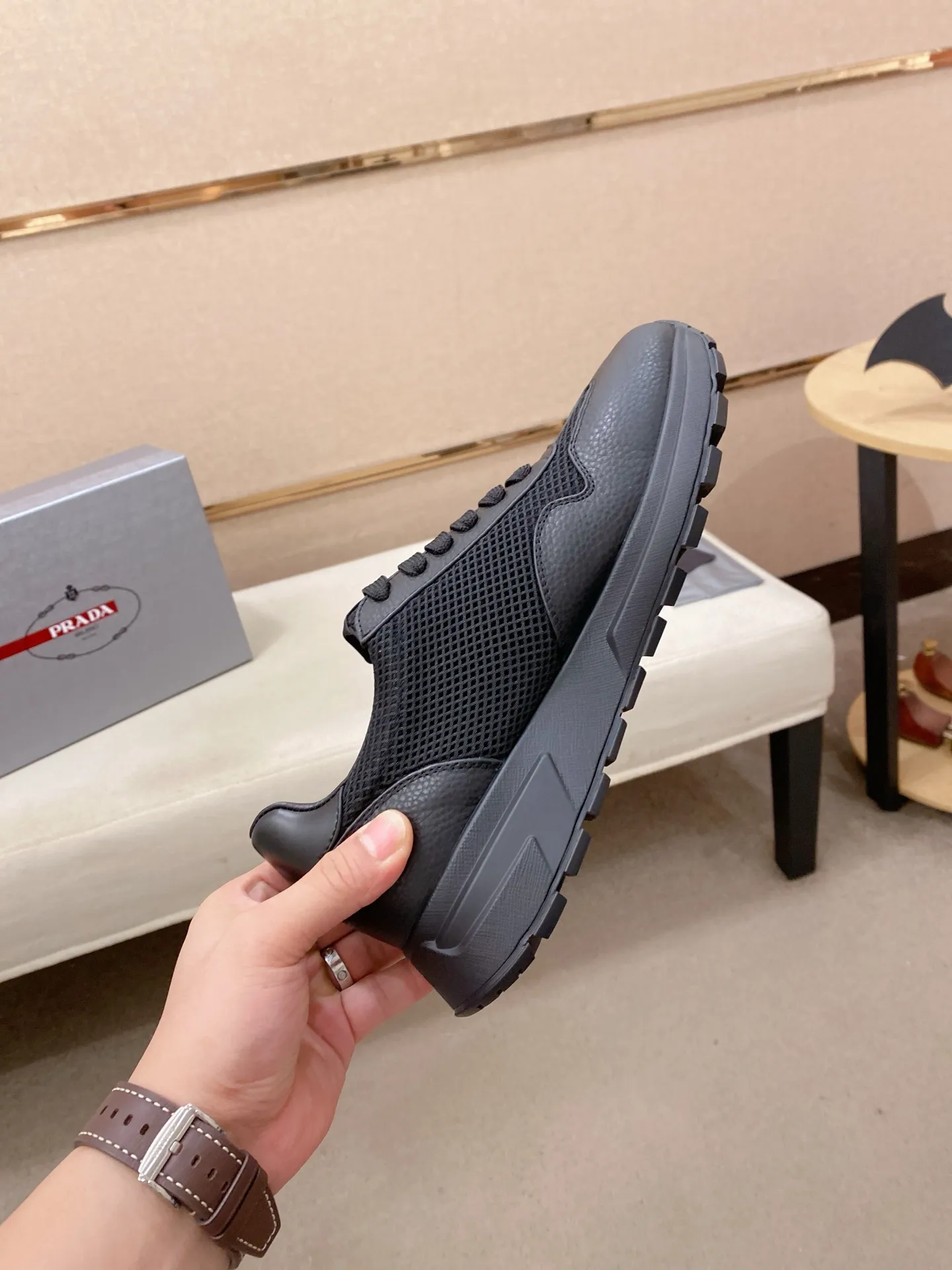 Men's shoes 💰 580💰 ✔️✔️✔️High version High-quality new PRADA (Prada) counters are launched simultaneously, new men's shoes, 😘fabrics are selected from first-layer cowhide fabrics. Lining: Imported cowhide leather lining. 👍🏿High-end☄️Open-molded non-slip rubber outsole, exquisite lines, simple and elegant, comfortable and high-end for leisure travel. Code number: 38 to 45